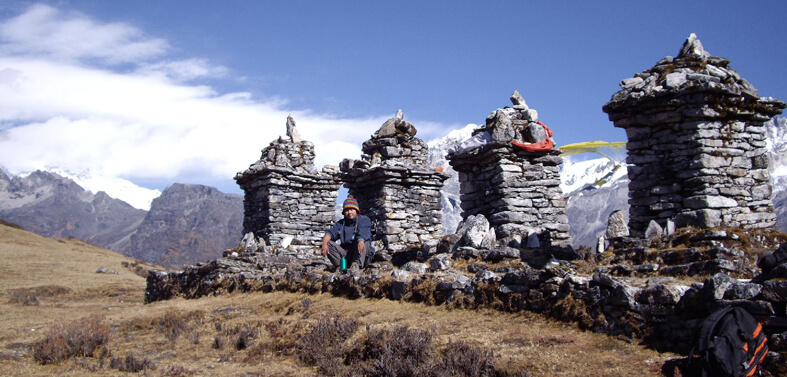 Dzongri Trek Tour