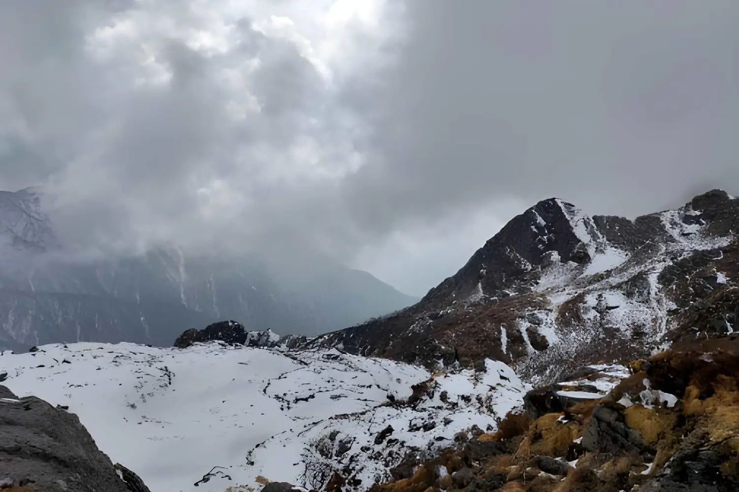 Dhumdhar Kandi Pass Trek